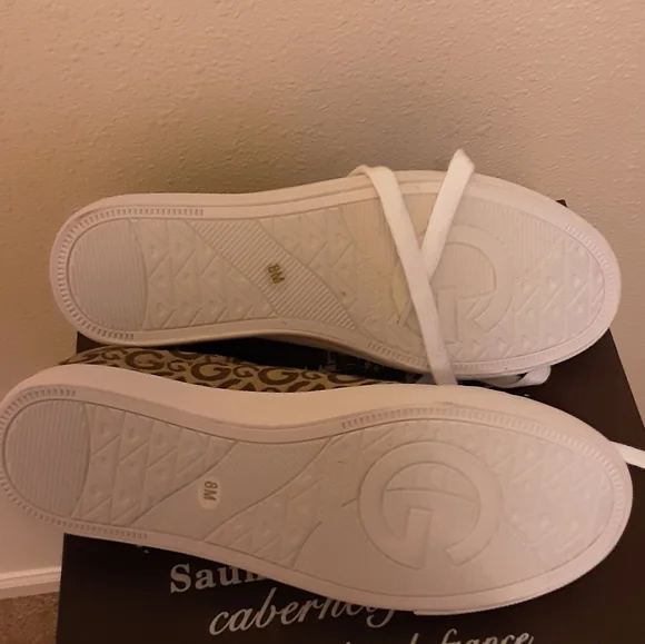Guess Shoes Size 8 Canvas Monogram Sneakers NWOT - Picture 13 of 16